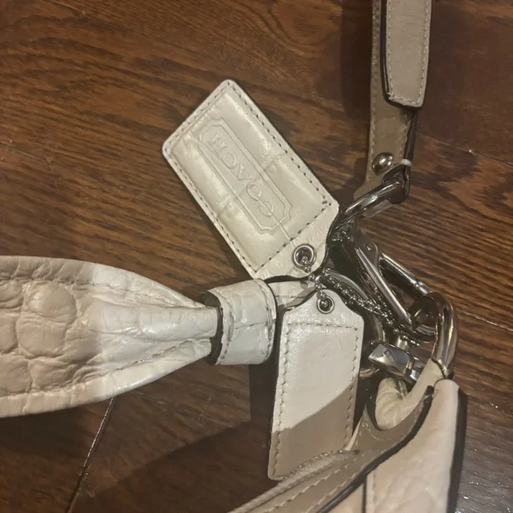 Cream Coach Shoulder Bag - Picture 7 of 13